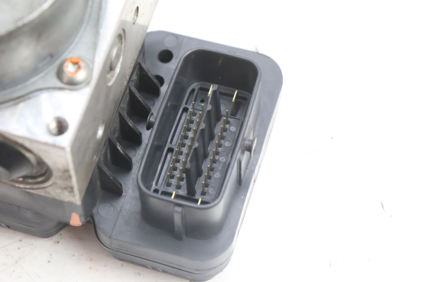 photo de ABS-PUMPE YAMAHA X-MAX XMAX 125 (2010 - 2013) - Technische Nahaufnahme