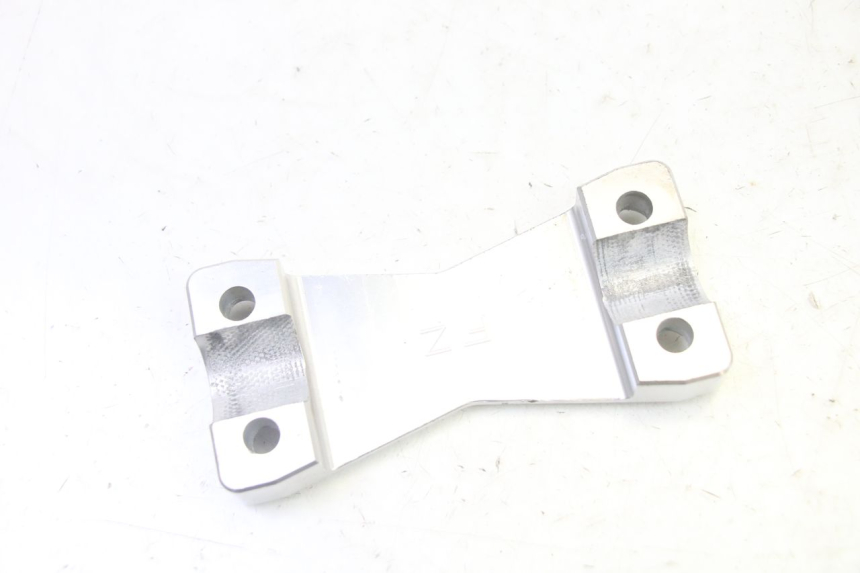 photo de LENKERBRüCKE YAMAHA FZ6 N FAZER 600 (2004 - 2006) - Zoom auf Gebrauchszustand