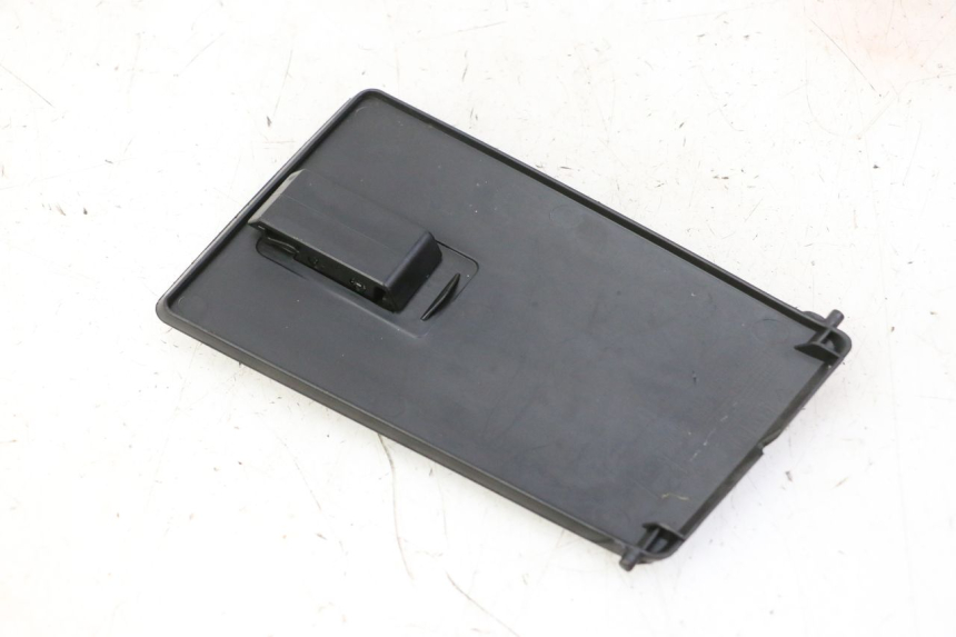 photo de HANDSCHUHFACHKLAPPE PEUGEOT CITYSTAR 50 (2013 - 2017) - Detailansicht des Bauteils