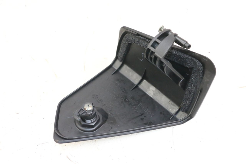 photo de HANDSCHUHFACH DECKEL KYMCO DINK STREET ABS 125 (2011 - 2018) - Zoom auf Gebrauchszustand