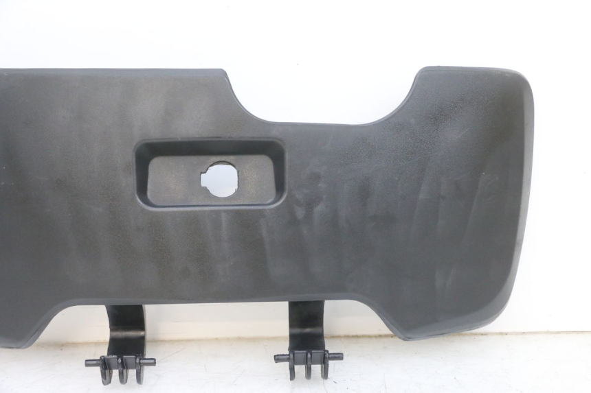 photo de HANDSCHUHFACH DECKEL SYM GTS EVO 125 (2009 - 2013) - Details der Befestigungspunkte