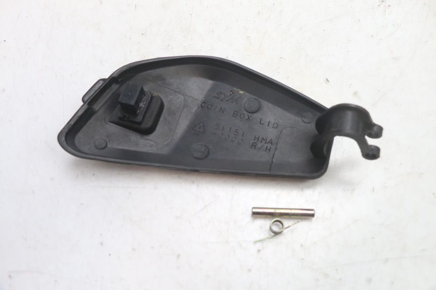 photo de HANDSCHUHFACH DECKEL SYM GTS EVO 125 (2009 - 2013) - Zoom auf Gebrauchszustand