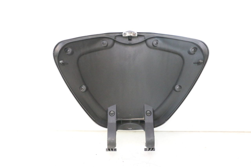 photo de HANDSCHUHFACH DECKEL PIAGGIO LIBERTY IGET 4T 50 (2021 - 2025) - Details der Befestigungspunkte