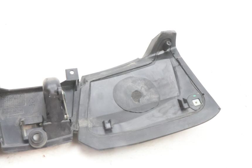 photo de HANDSCHUHFACH DECKEL PIAGGIO MP3 500 (2016 - 2018) - Charakteristische Merkmale