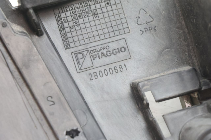 photo de HANDSCHUHFACH DECKEL PIAGGIO MP3 500 (2016 - 2018) - Zoom auf Komponenten