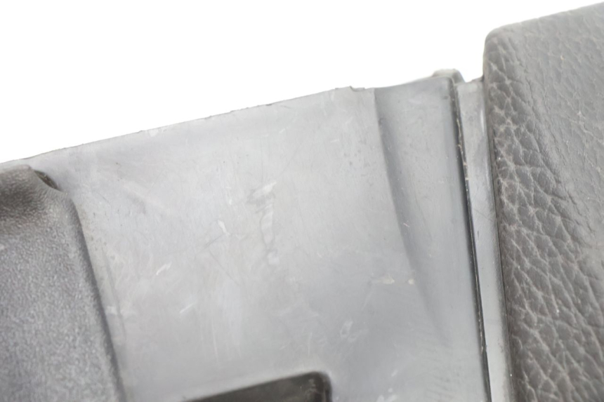 photo de HANDSCHUHFACH DECKEL PIAGGIO MP3 500 (2016 - 2018) - Technische Nahaufnahme