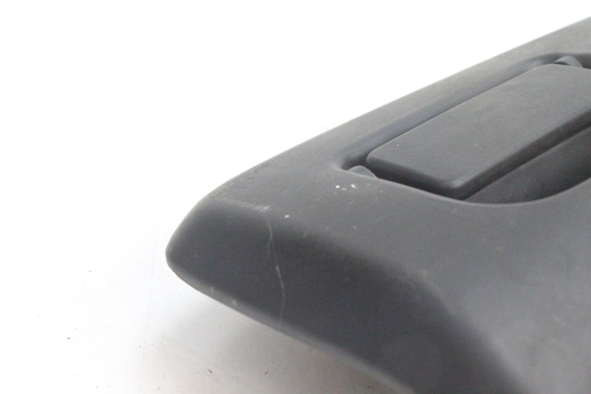 photo de HANDSCHUHFACH DECKEL HONDA PCX (JF28) 125 (2009 - 2011) - Zoom auf Gebrauchszustand