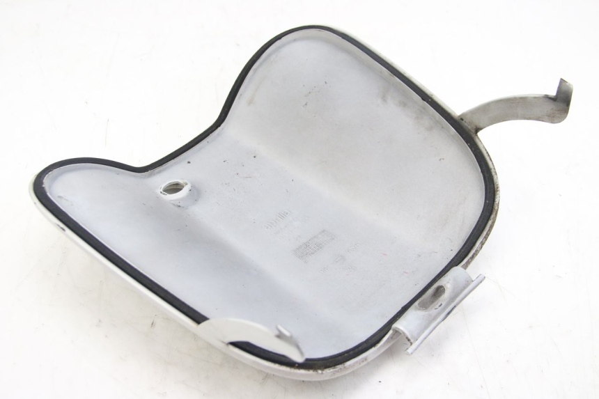 photo de HANDSCHUHFACHKLAPPE APRILIA SCARABEO 4T 50 (2009 - 2017) - Details der Befestigungspunkte