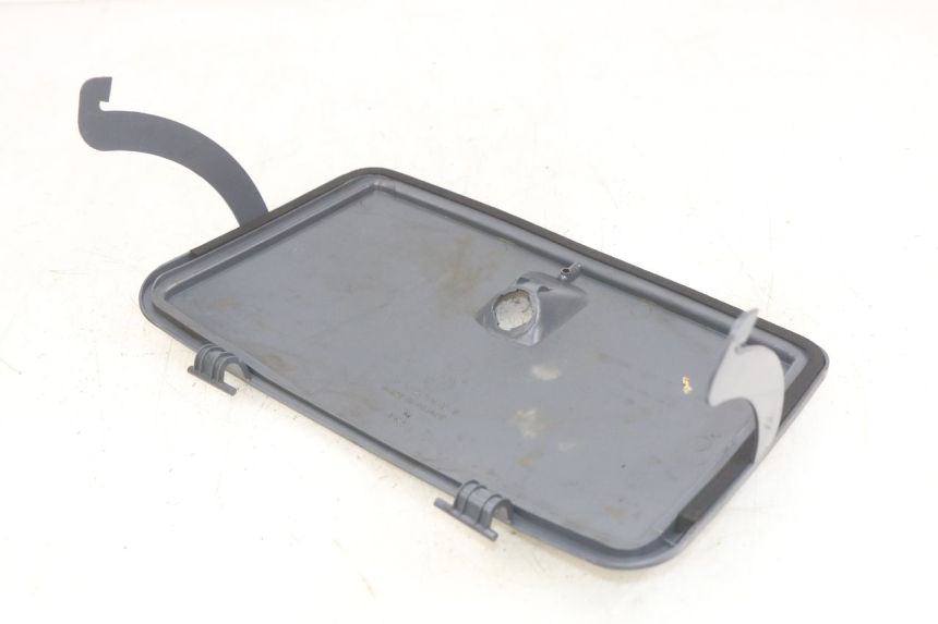 photo de HANDSCHUHFACHKLAPPE PEUGEOT SV 125 (1991 - 1994) - Zoom auf Gebrauchszustand