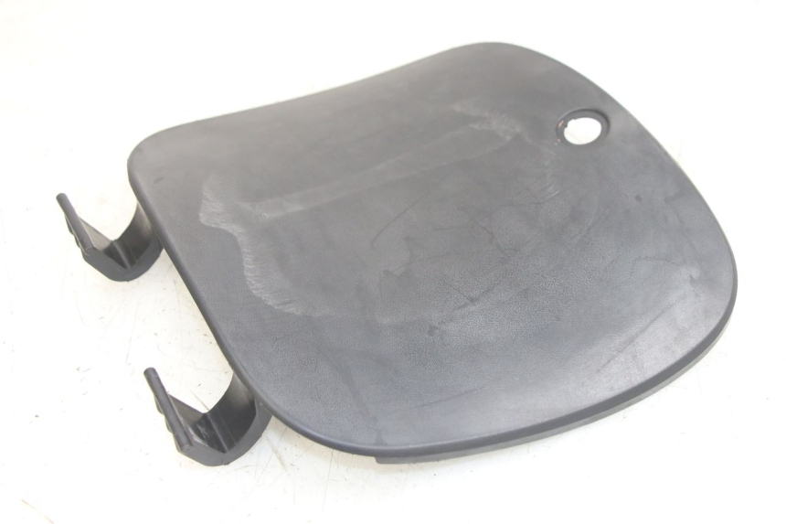 photo de HANDSCHUHFACHKLAPPE PEUGEOT TWEET 4T 50 (2014 - 2019) - Zoom auf Gebrauchszustand