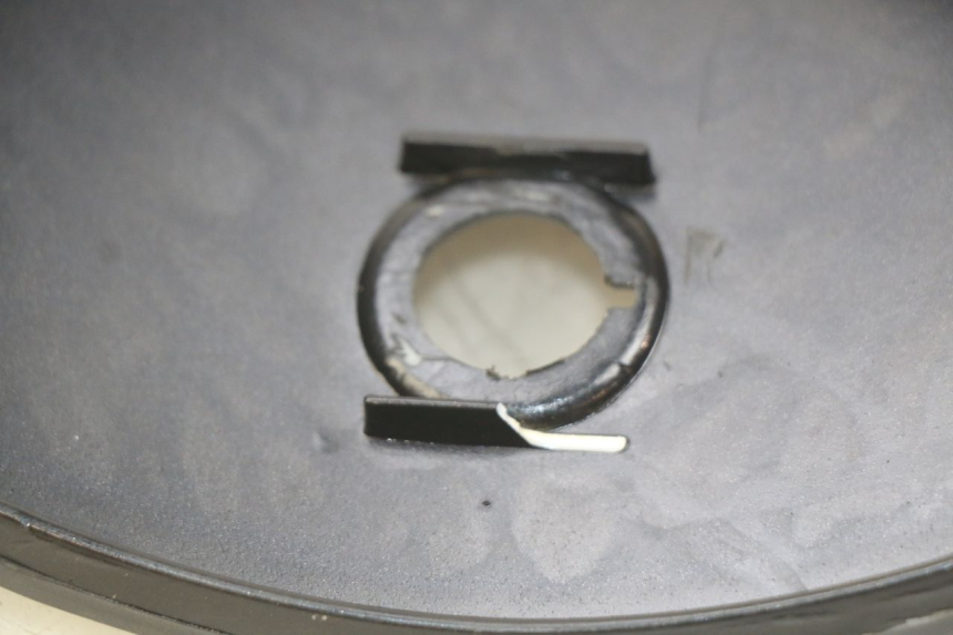 photo de HANDSCHUHFACHKLAPPE YIYING YY125T 125 (2006 - 2014) - Zoom auf Gebrauchszustand