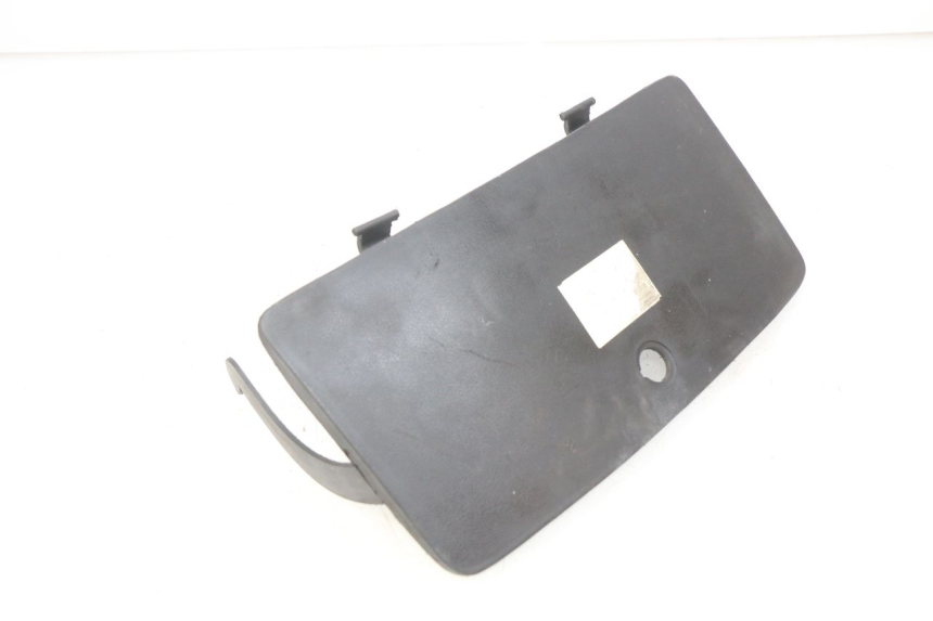 photo de HANDSCHUHFACHKLAPPE YIYING YY50QT-10 50 (2007 - 2022) - Alternative Perspektive