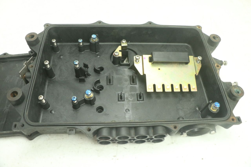 photo de SICHERUNGKASTEN YAMAHA WAVE RUNNER GP R 1200 (2000 - 2003) - Detailansicht des Bauteils