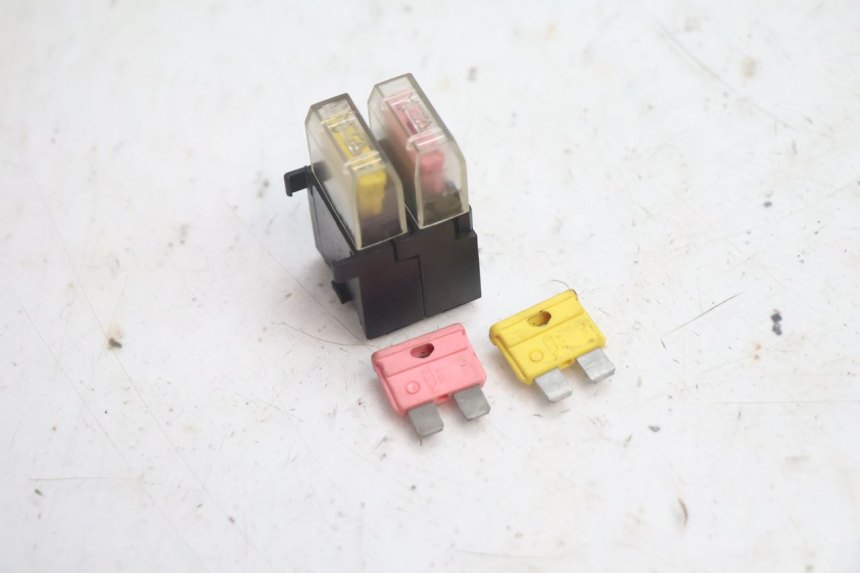 photo de SICHERUNGKASTEN YAMAHA YP MAJESTY 125 (2002 - 2006) - Technische Nahaufnahme