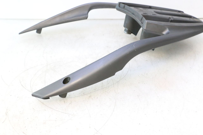 photo de GEPÄCKTRÄGER APRILIA ATLANTIC S 125 (2010 - 2013) - Details der Befestigungspunkte