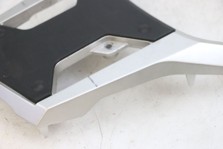 photo de GEPÄCKTRÄGER SUZUKI DL V STROM 1000 (2002 - 2007) - Detailansicht des Bauteils