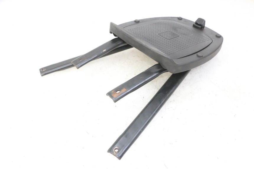 photo de GEPÄCKTRÄGER PEUGEOT ELYSEO 125 (1999 - 2004) - Detailansicht des Bauteils