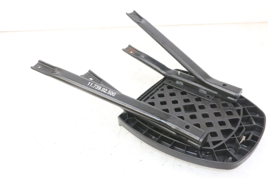 photo de GEPÄCKTRÄGER PEUGEOT ELYSEO 125 (1999 - 2004) - Technische Nahaufnahme