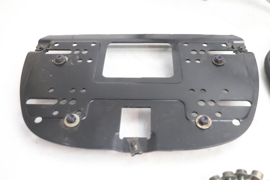 photo de GEPÄCKTRÄGER YAMAHA FJR 1300 (2001 - 2005) - Details der Befestigungspunkte