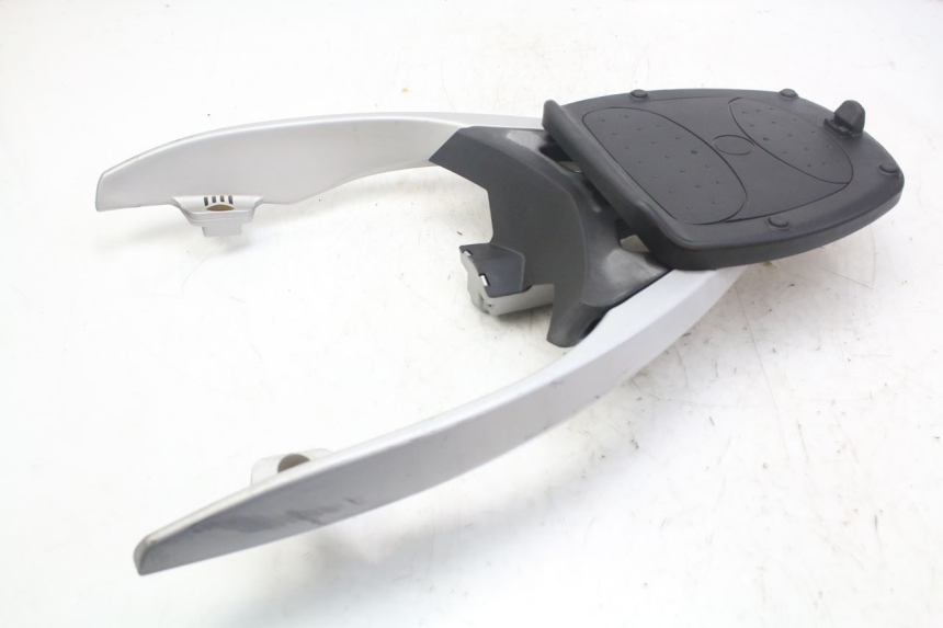 photo de GEPÄCKTRÄGER PEUGEOT GEOPOLIS RS 125 (2007 - 2009) - Detailansicht des Bauteils