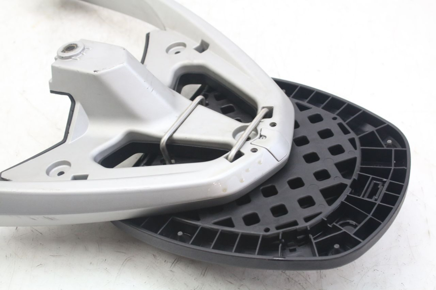 photo de GEPÄCKTRÄGER PEUGEOT GEOPOLIS RS 125 (2007 - 2009) - Details der Befestigungspunkte