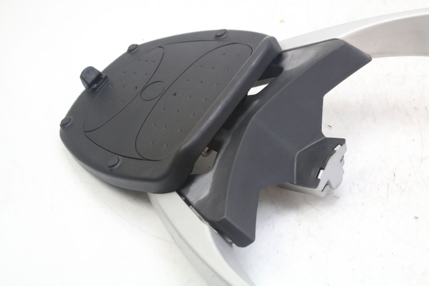 photo de GEPÄCKTRÄGER PEUGEOT GEOPOLIS RS 125 (2007 - 2009) - Kennzeichnungen und Originalreferenzen