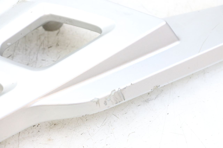 photo de GEPÄCKTRÄGER KYMCO PEOPLE S 125 (2000 - 2008) - Details der Befestigungspunkte