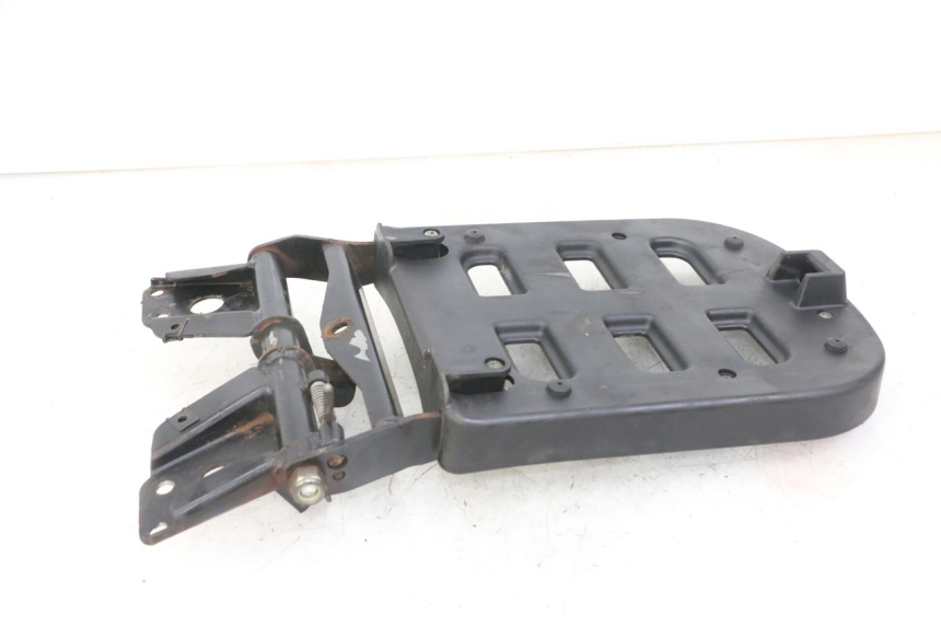 photo de GEPÄCKTRÄGER PIAGGIO MP3 LT 300 (2010 - 2016) - Details der Befestigungspunkte