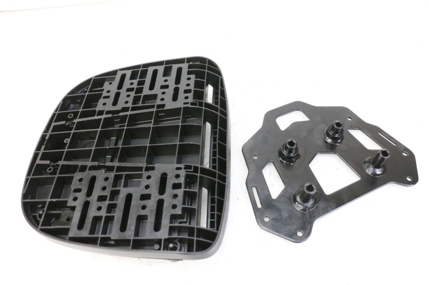 photo de GEPÄCKTRÄGER PIAGGIO MP3 500 (2014 - 2017) - Kennzeichnungen und Originalreferenzen