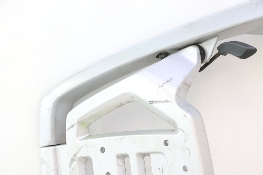 photo de GEPÄCKTRÄGER PEUGEOT SATELIS 125 (2013 - 2018) - Zoom auf Gebrauchszustand