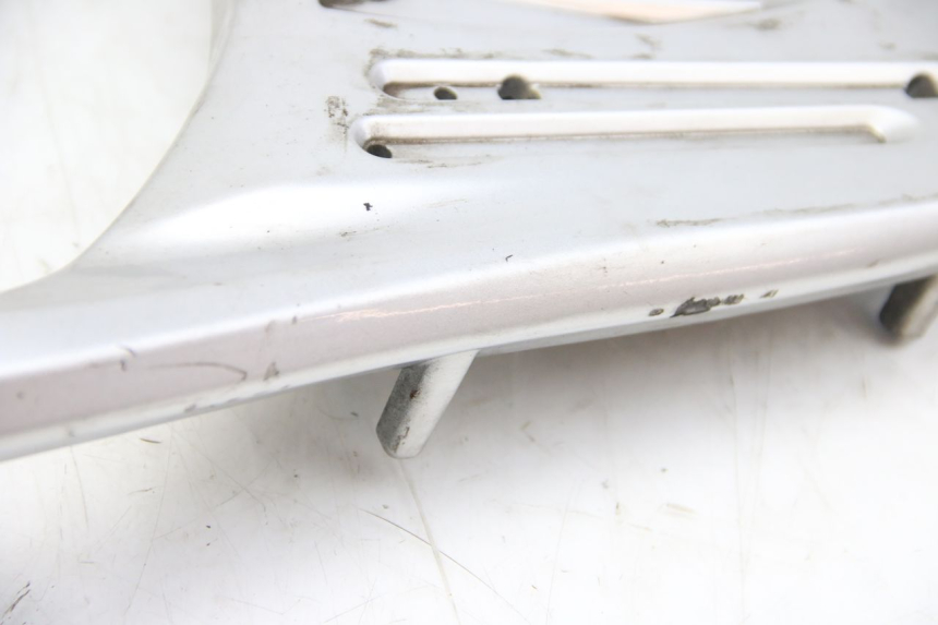 photo de GEPäCKTRäGER SUZUKI SIXTEEN 125 (2008 - 2010) - Fokus auf die Struktur