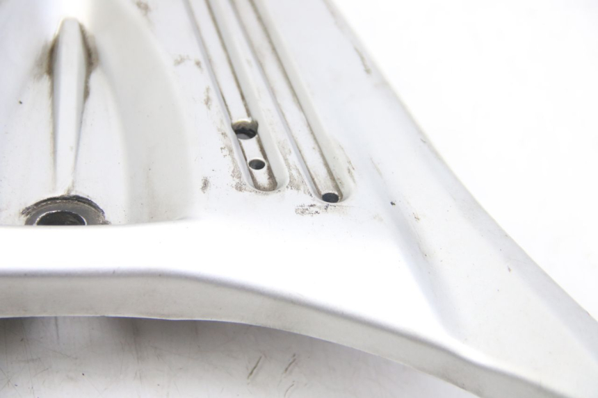 photo de GEPäCKTRäGER SUZUKI SIXTEEN 125 (2008 - 2010) - Profilansicht des Ersatzteils