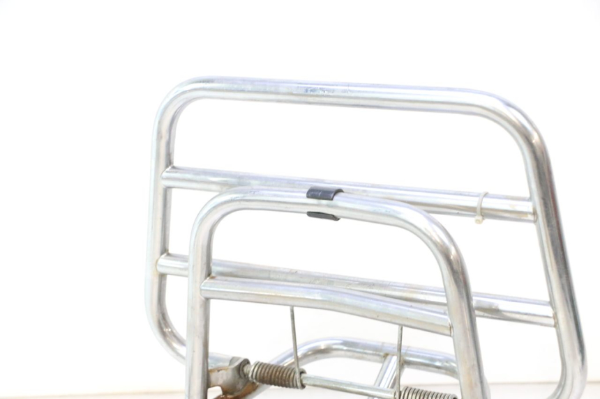 photo de GEPÄCKTRÄGER PIAGGIO VESPA PRIMAVERA 2T 50 (2013 - 2018) - Oberflächenzustand und Material