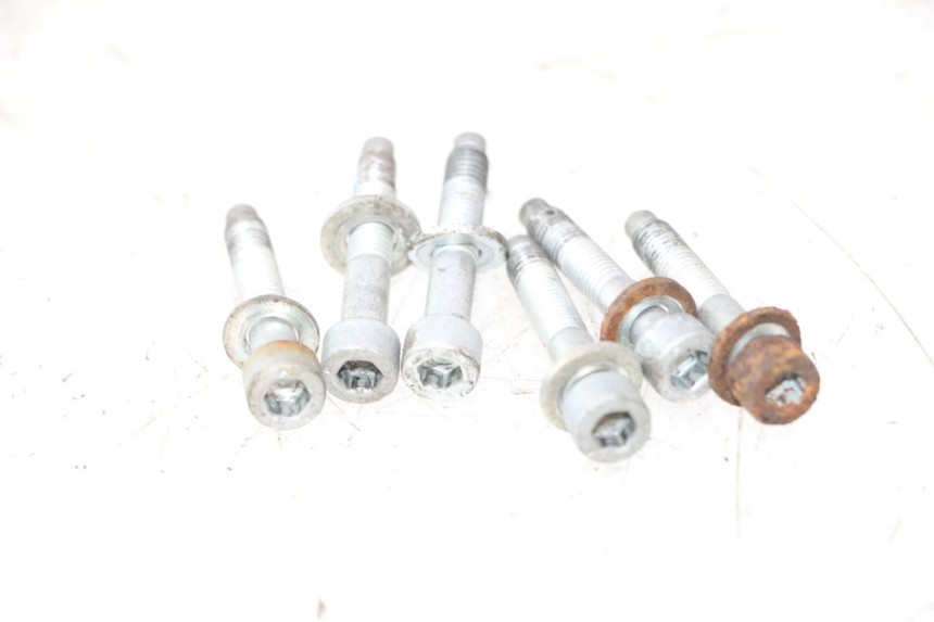 photo de GEPÄCKTRÄGER PIAGGIO X9 AMALFI 180 (2000 - 2003) - Details der Befestigungspunkte