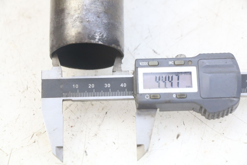 photo de RECHTER AUSPUFFTOPF HONDA CBR F SC25 1000 (1989 - 1992) - Detailansicht des Bauteils