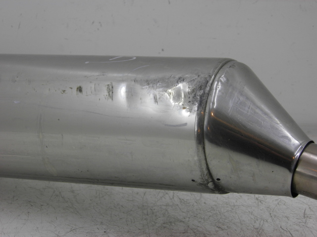 photo de RECHTS AUSPUFF YAMAHA FJR 1300 (2004 - 2005) - Details der Befestigungspunkte