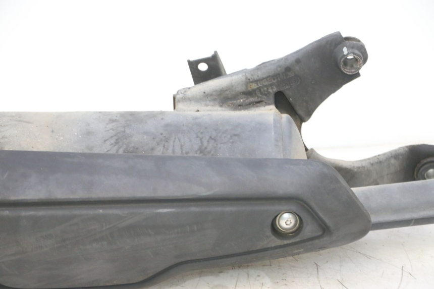 photo de AUSPUFF PEUGEOT KISBEE 4T 50 (2023 - 2026) - Fokus auf die Struktur
