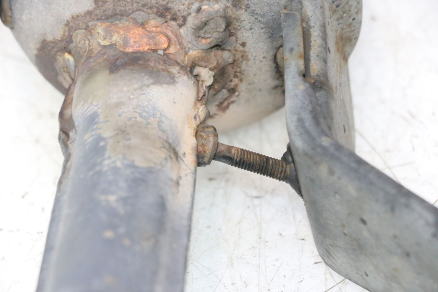 photo de AUSPUFFTOPF PEUGEOT KISBEE 4T 50 (2018 - 2022) - Details der Befestigungspunkte