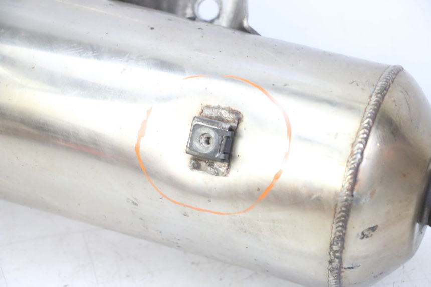 photo de AUSPUFF PEUGEOT SATELIS 125 (2013 - 2018) - Fokus auf die Struktur