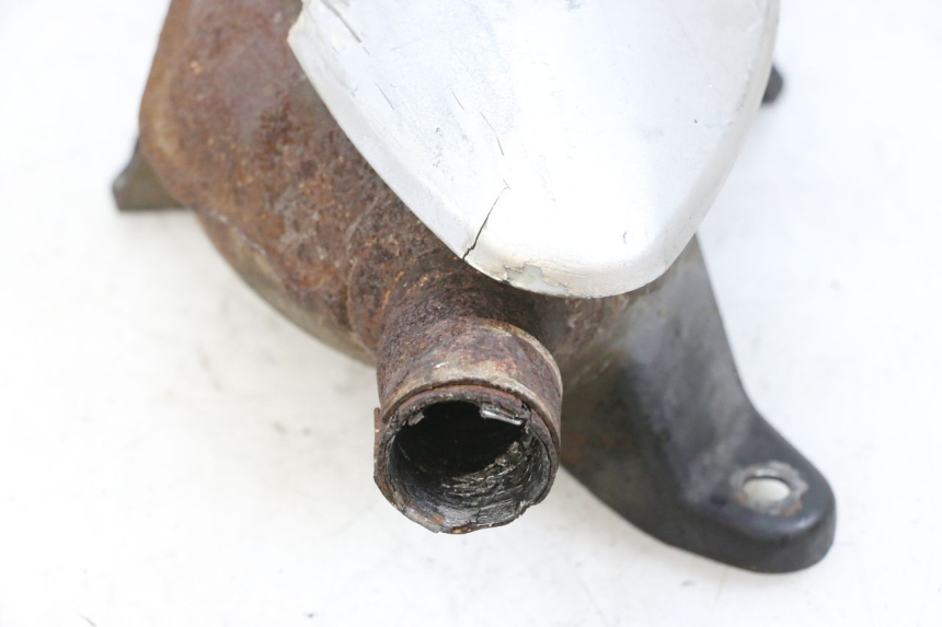 photo de AUSPUFFTOPF PIAGGIO X8 125 (2004 - 2007) - Details der Befestigungspunkte