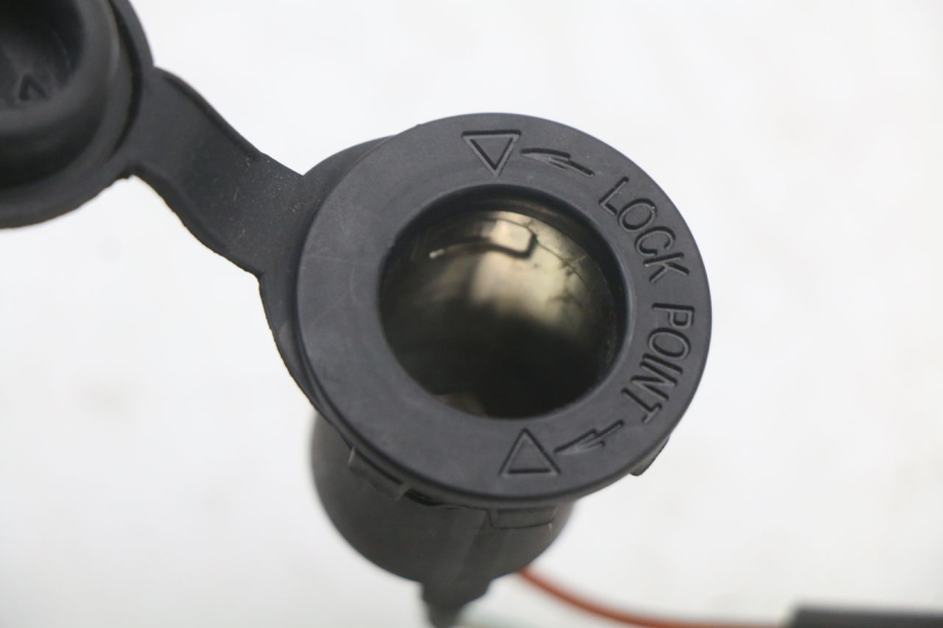 photo de Zigarettenanzünderbuchse KYMCO DINK STREET ABS 125 (2011 - 2018) - Technische Nahaufnahme