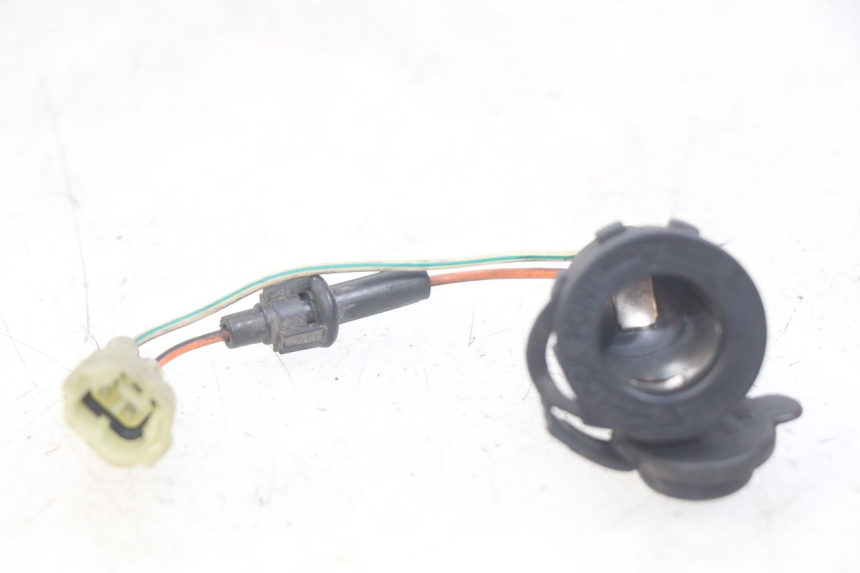 photo de ZIGARETTENANZüNDERBUCHSE KYMCO DINK STREET 125 (2009 - 2014) - Zoom auf Gebrauchszustand