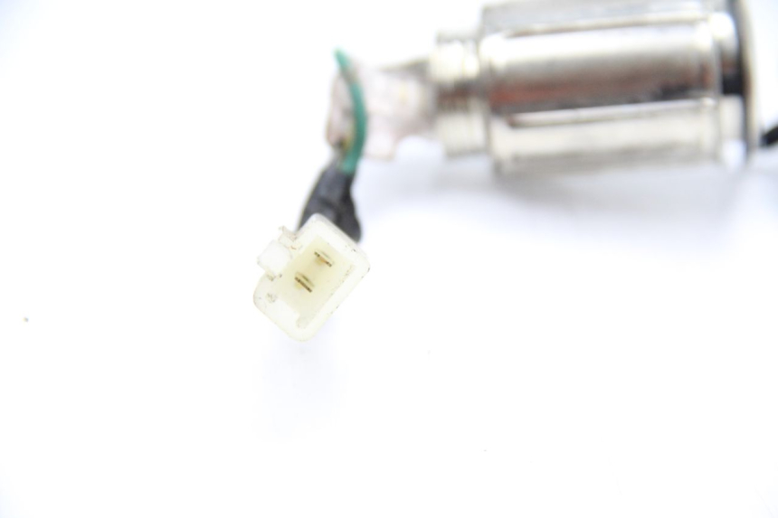 photo de ZIGARETTENANZÃœNDER HONDA FES PANTHEON 125 (2003 - 2007) - Technische Nahaufnahme