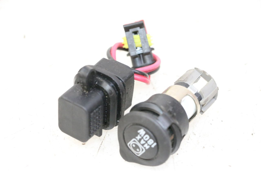 photo de ZIGARETTENANZÃœNDER PIAGGIO MP3 500 (2014 - 2017) - Hauptansicht