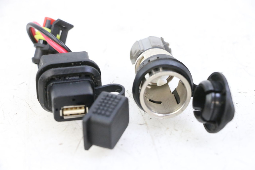 photo de ZIGARETTENANZÃœNDER PIAGGIO MP3 500 (2014 - 2017) - Alternative Perspektive