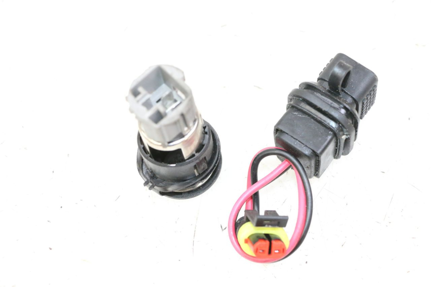 photo de ZIGARETTENANZÃœNDER PIAGGIO MP3 500 (2014 - 2017) - Technische Nahaufnahme