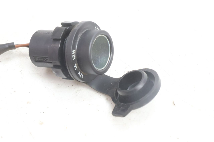 photo de ZIGARETTENANZÃœNDER YAMAHA N-MAX NMAX 125 (2021 - 2024) - Detailansicht des Bauteils