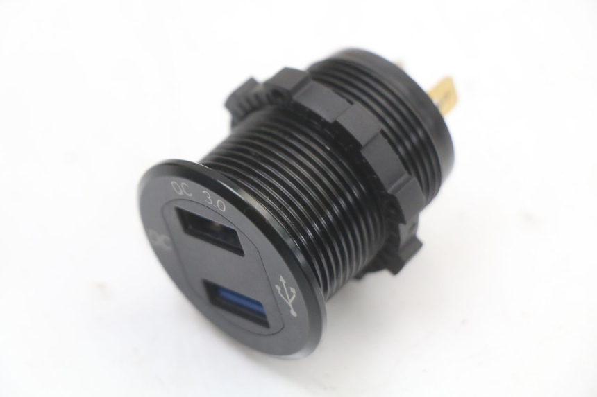 photo de ZIGARETTENANZÃœNDER KAWASAKI NINJA 400 (2018 - 2023) - Hauptansicht