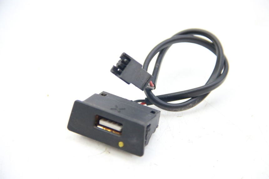 photo de ZIGARETTENANZüNDERBUCHSE RED ELECTRIC RED E PRO 1 (2017 - 2019) - Detailansicht des Bauteils