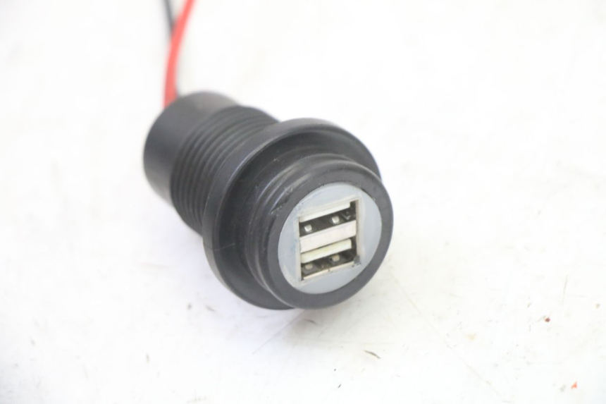 photo de ZIGARETTENANZÃœNDER HONDA ST PAN EUROPEAN 1300 (2002 - 2013) - Zoom auf Gebrauchszustand